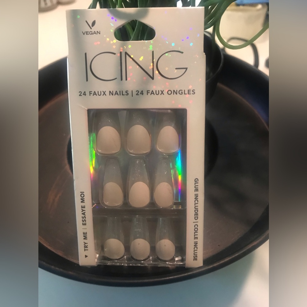 💕 Icing Vegan Faux Nails- Glue Included